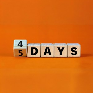 4-day work week concept with wooden letter blocks changing from 5 days to 4 days