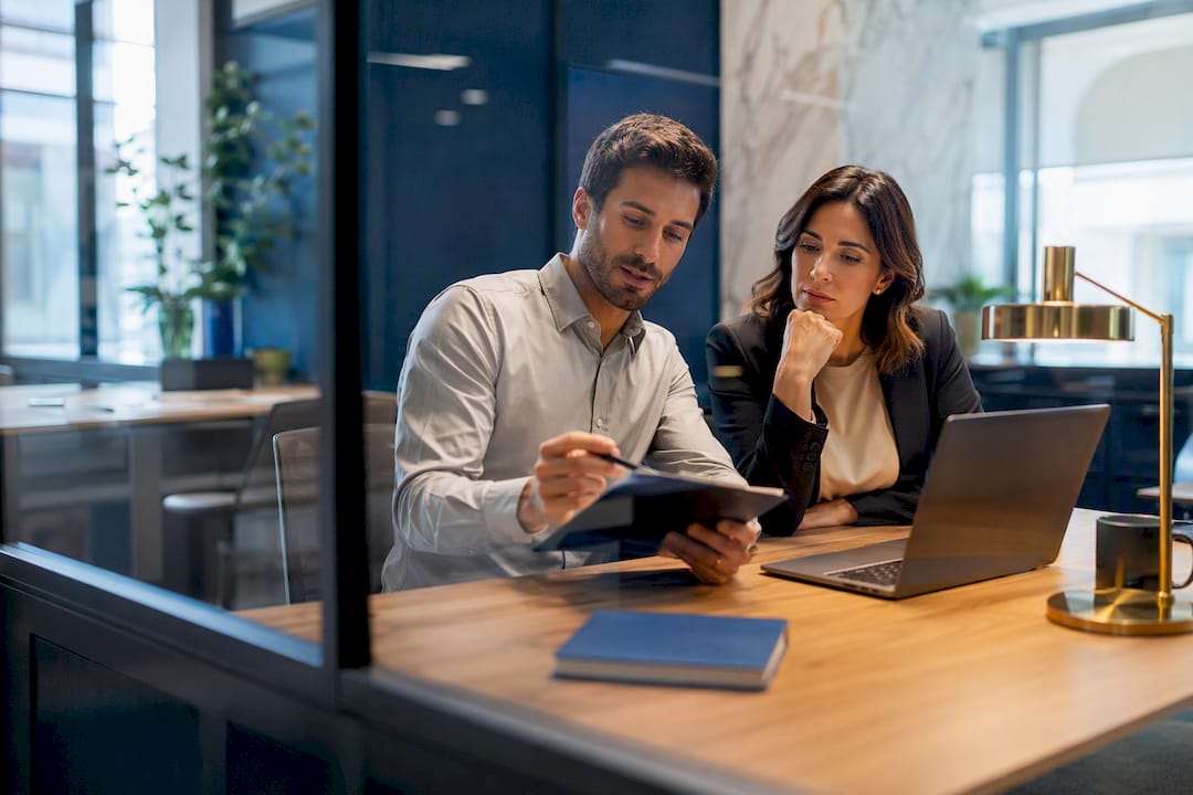 HR Leaders: 5-Question Checklist to Choose EOR vs Staffing