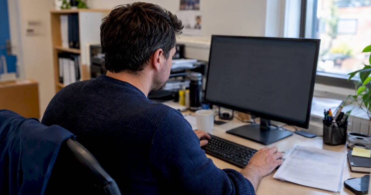 Applicant Tracking Without an ATS: Skip Score Chasing, Reach Recruiters